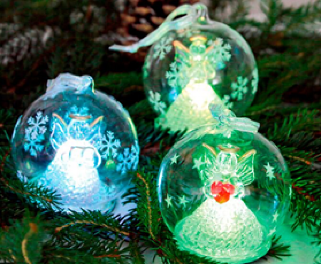 Glas-Weihnachtskugel mit LED